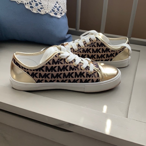 Girls Michael Kors Sneakers - Picture 1 of 9